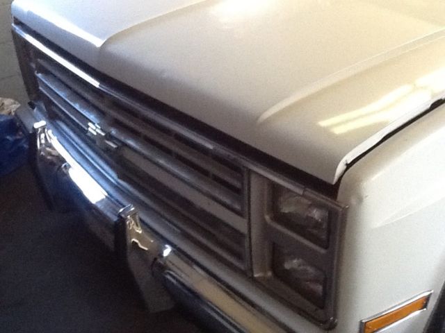 1987 White Chevrolet C-10