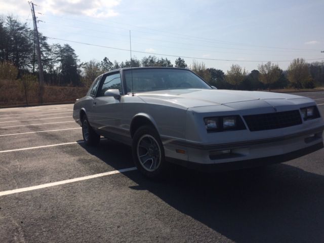 1987 Silver Chevrolet Monte Carlo Coupe