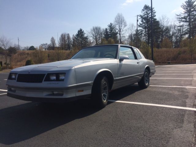 1987 Silver Chevrolet Monte Carlo Coupe