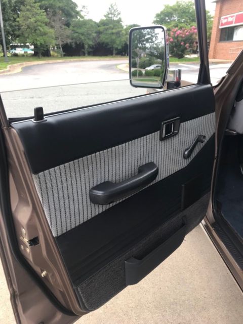 1987 Gold Toyota Land Cruiser SUV