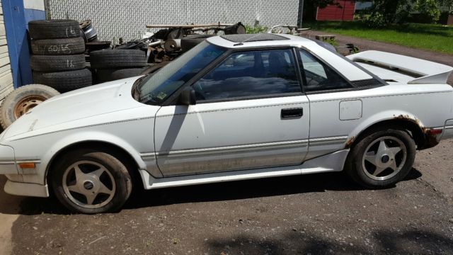 1987 White Toyota MR2 Coupe