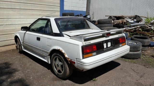 1987 White Toyota MR2 Coupe