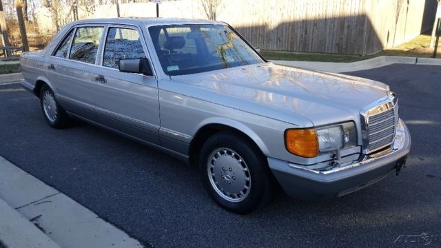 1987 Silver Mercedes-Benz 300-Series
