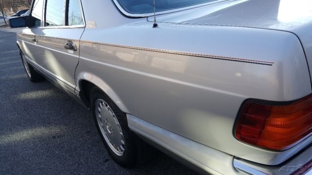 1987 Silver Mercedes-Benz 300-Series