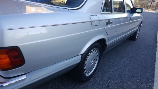 1987 Silver Mercedes-Benz 300-Series
