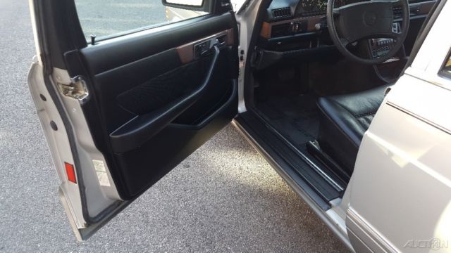1987 Silver Mercedes-Benz 300-Series