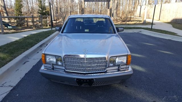1987 Silver Mercedes-Benz 300-Series