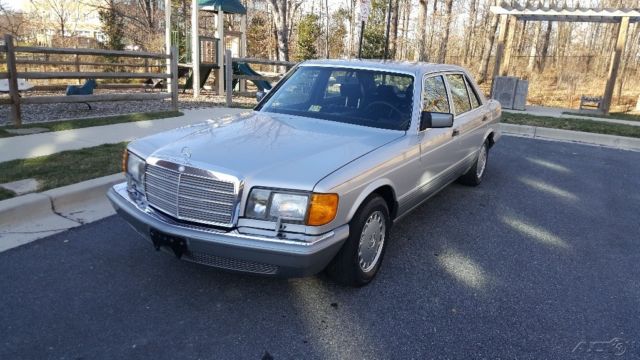1987 Silver Mercedes-Benz 300-Series
