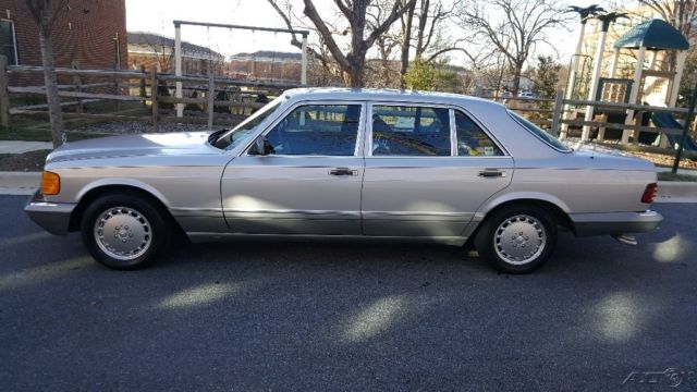 1987 Silver Mercedes-Benz 300-Series