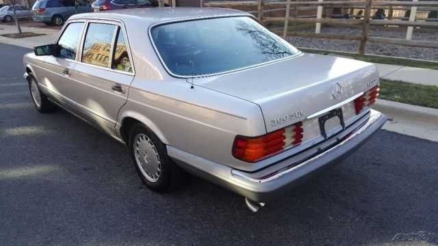 1987 Silver Mercedes-Benz 300-Series