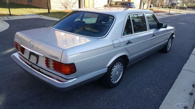 1987 Silver Mercedes-Benz 300-Series