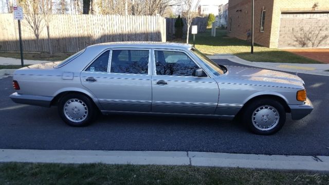 1987 Silver Mercedes-Benz 300-Series