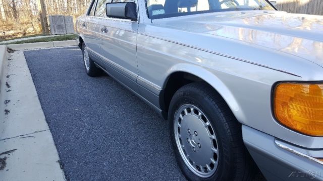 1987 Silver Mercedes-Benz 300-Series