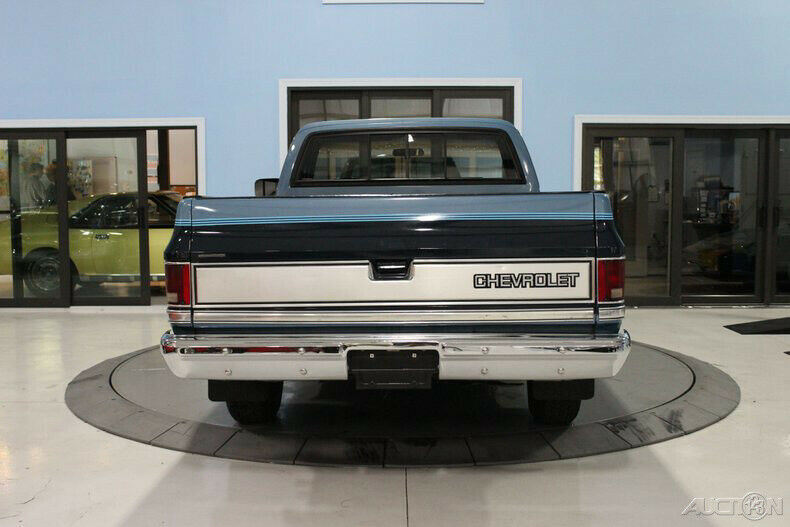 1987 Blue Chevrolet R/V 10 Series Pickup Truck