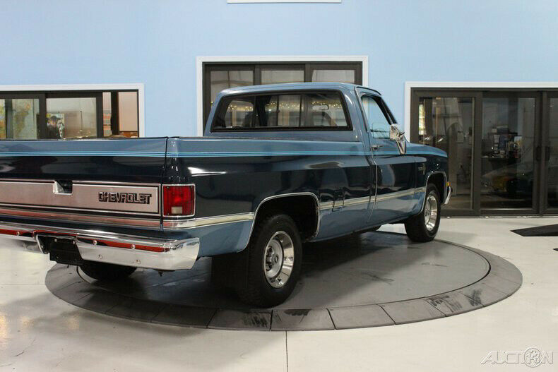 1987 Blue Chevrolet R/V 10 Series Pickup Truck