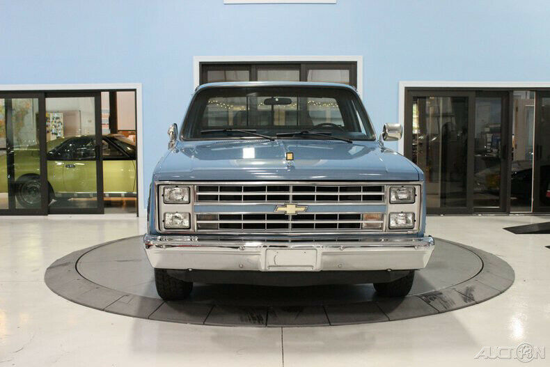 1987 Blue Chevrolet R/V 10 Series Pickup Truck