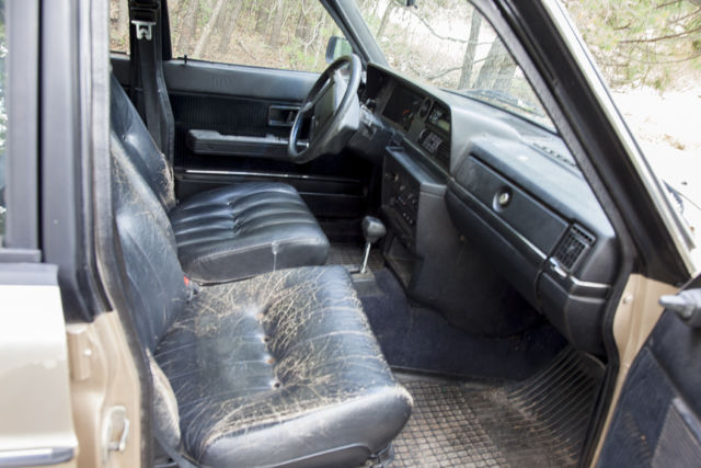 1987 Gold Volvo 240 Wagon