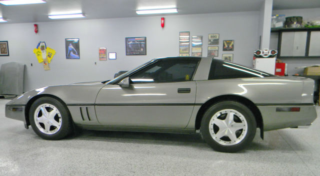1987 Medium Gray Metallic Chevrolet Corvette Hatchback