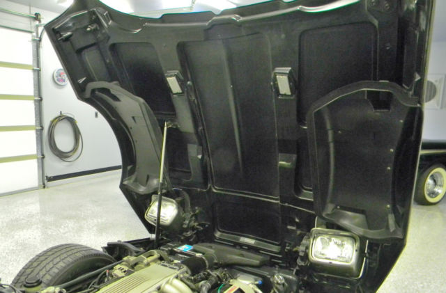 1987 Medium Gray Metallic Chevrolet Corvette Hatchback