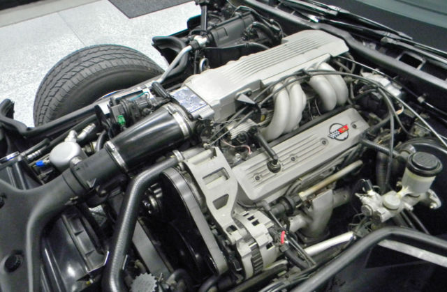 1987 Medium Gray Metallic Chevrolet Corvette Hatchback