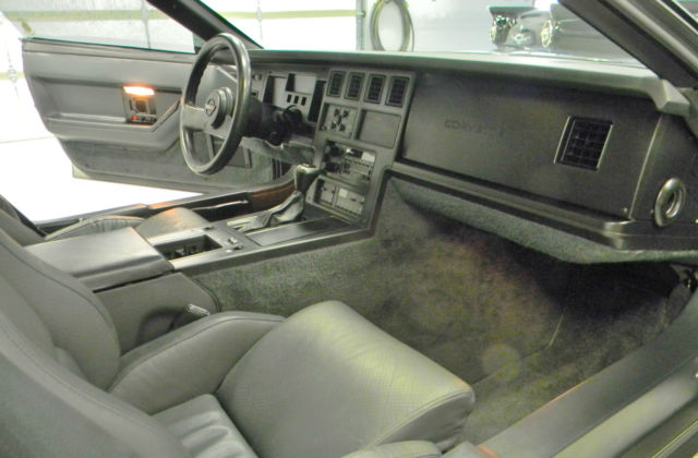 1987 Medium Gray Metallic Chevrolet Corvette Hatchback