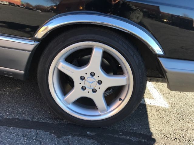 1987 Gold Mercedes-Benz 500-Series Coupe