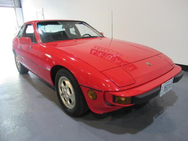 1987 Red Porsche 924 --