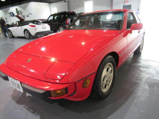 1987 Red Porsche 924 --