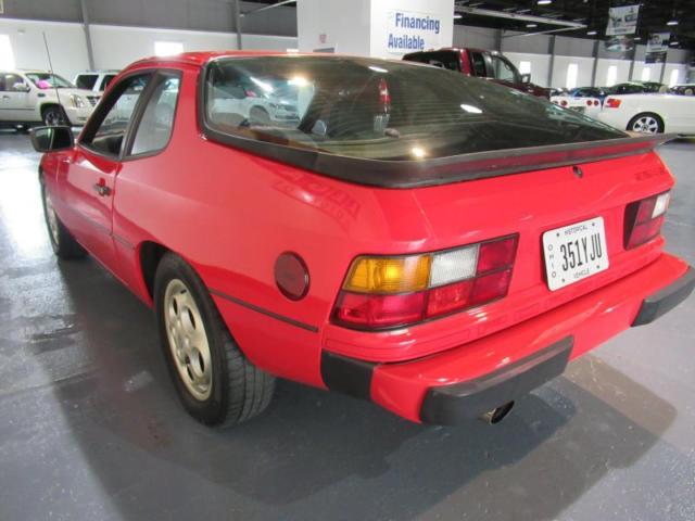 1987 Red Porsche 924 --