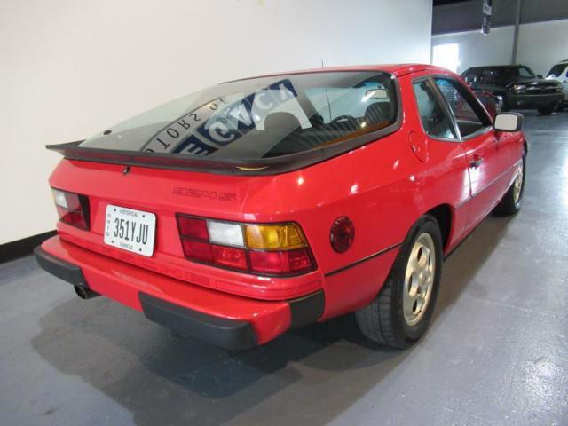 1987 Red Porsche 924 --