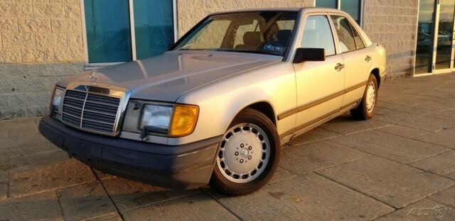 1988 Gray Mercedes-Benz 200-Series
