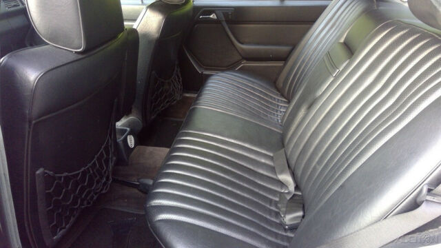 1988 Gray Mercedes-Benz 200-Series