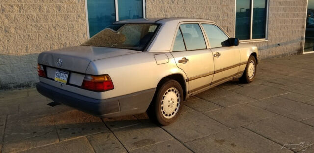 1988 Gray Mercedes-Benz 200-Series