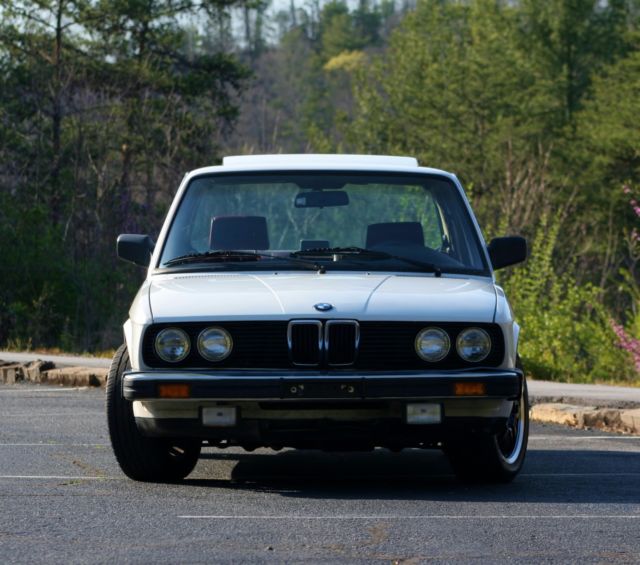 1988 White BMW 5-Series Sedan