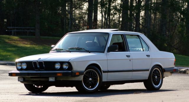 1988 White BMW 5-Series Sedan