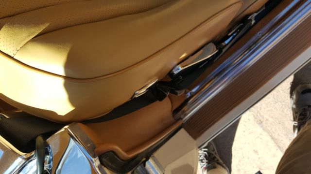 1988 CREAM Mercedes-Benz SL-Class Convertible