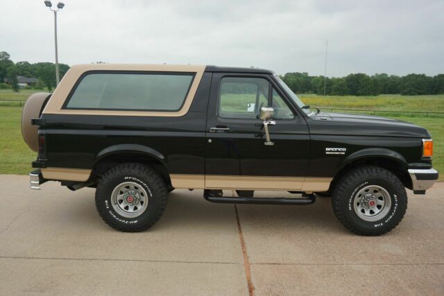 1988 Black Ford Bronco SUV