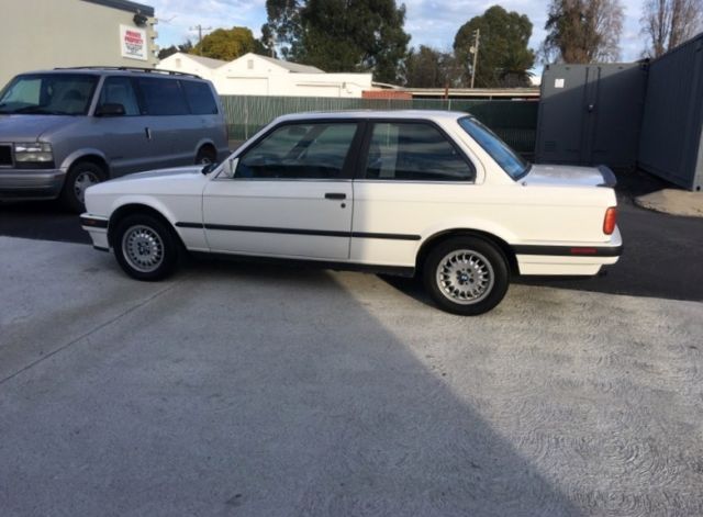 1988 White BMW 3-Series Coupe