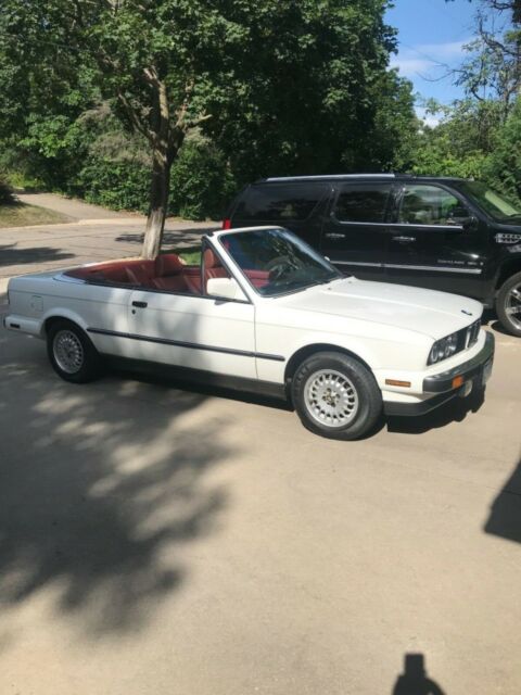 1988 White BMW 3-Series Convertible