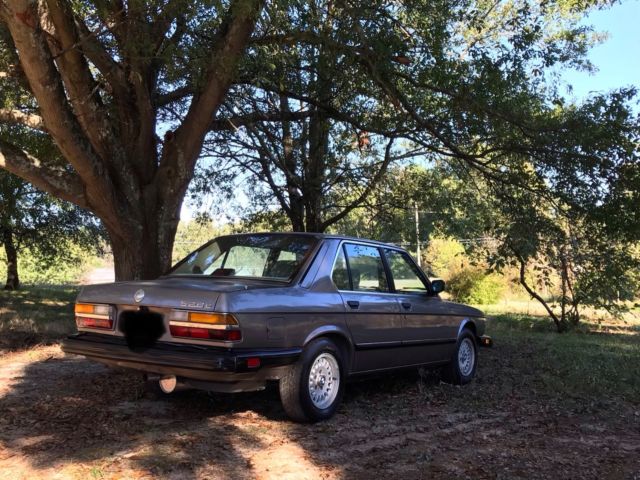 1988 Brown BMW 528e Sedan