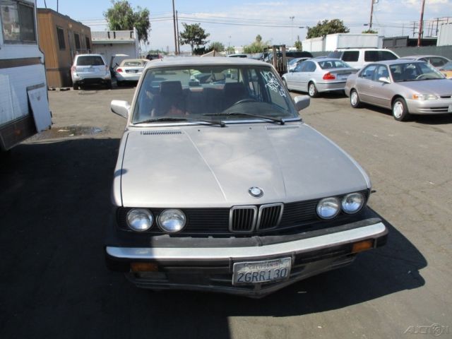 1988 Gray BMW 5-Series