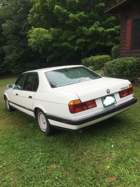 1988 White BMW 7-Series Sedan