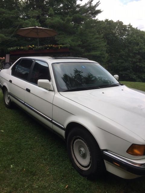 1988 White BMW 7-Series Sedan