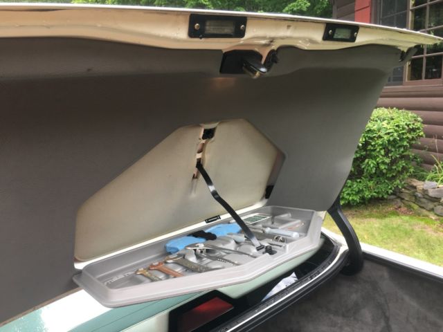 1988 White BMW 7-Series Sedan