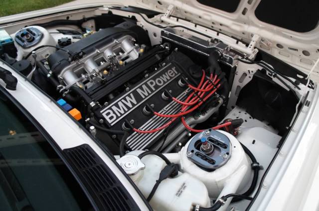 1988 Alpineweiss (Alpine White) BMW M3 Coupe