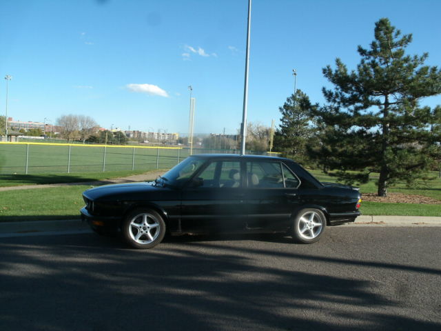 1988 Black BMW M5 Sedan