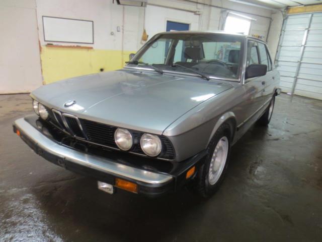 1988 Gray BMW 5-Series Sedan