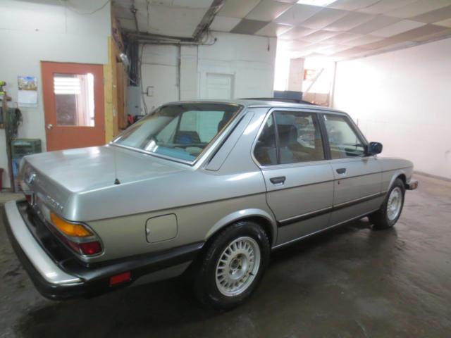 1988 Gray BMW 5-Series Sedan