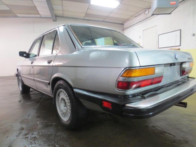 1988 Gray BMW 5-Series Sedan