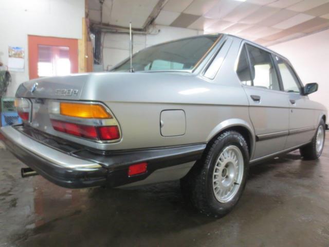 1988 Gray BMW 5-Series Sedan